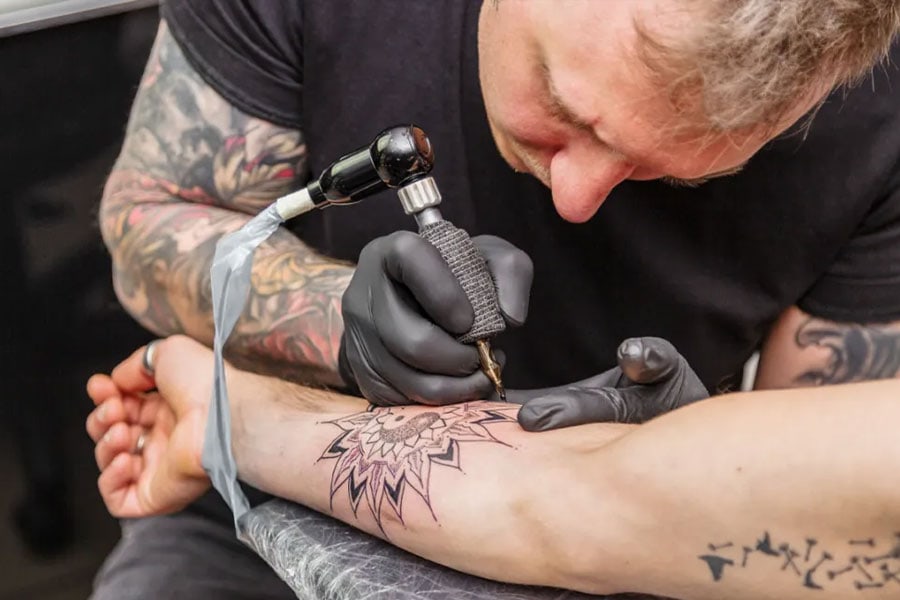What Are the Cons of Being a Tattoo Artist?